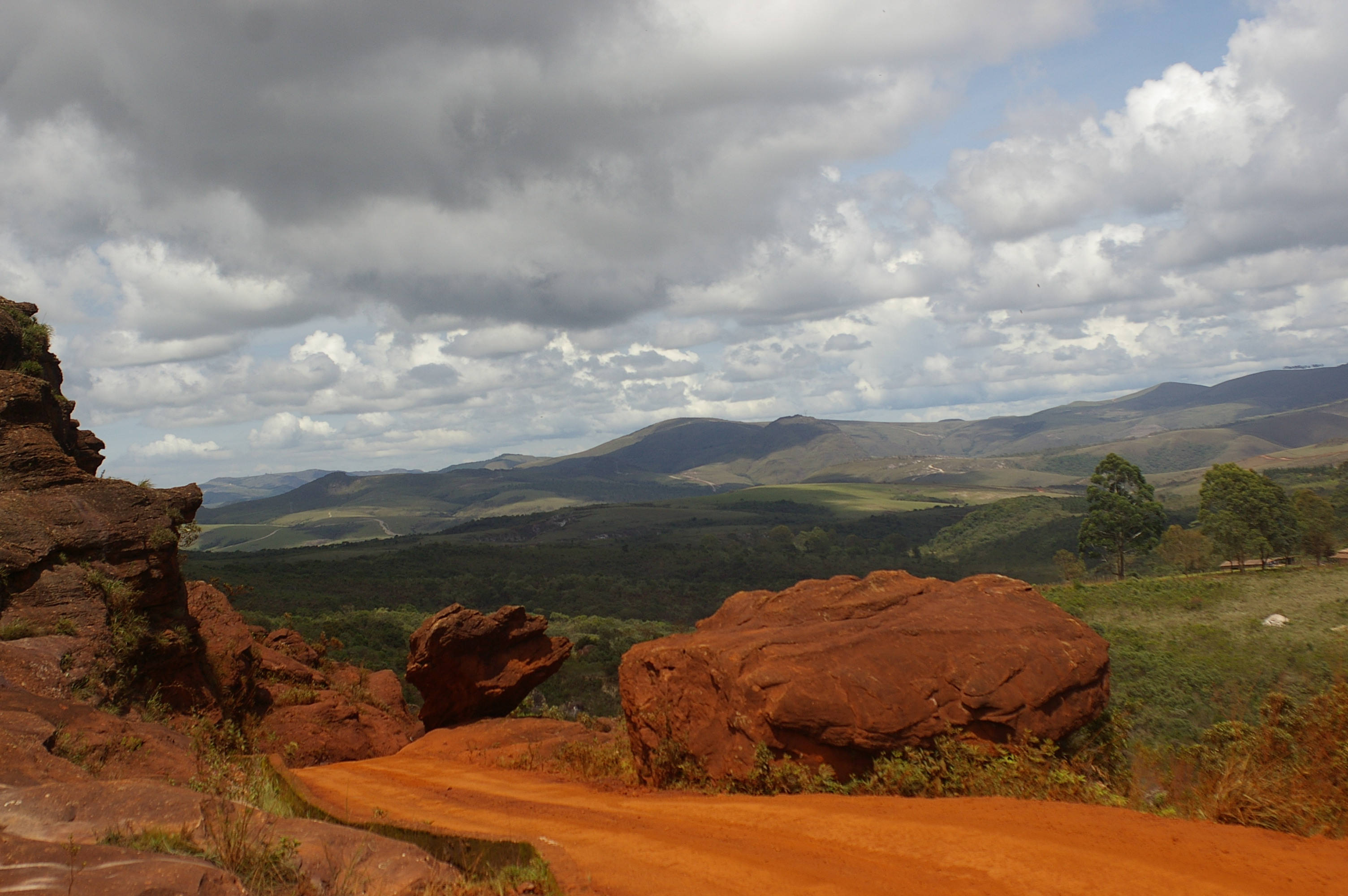 paysage du MG piste lavras novas ouro preto 1 janv 2006 jmg